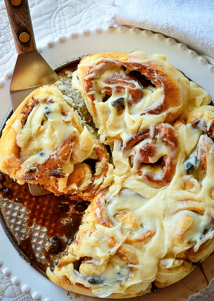 https://thisishowicook.com/wp-content/uploads/2012/04/cinnamon-rolls-5.jpg.webp