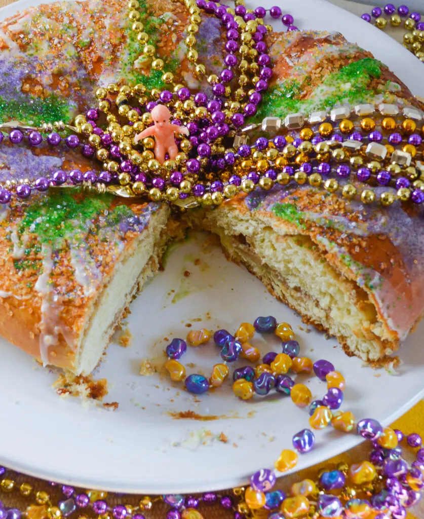 king cake with cream cheese filling