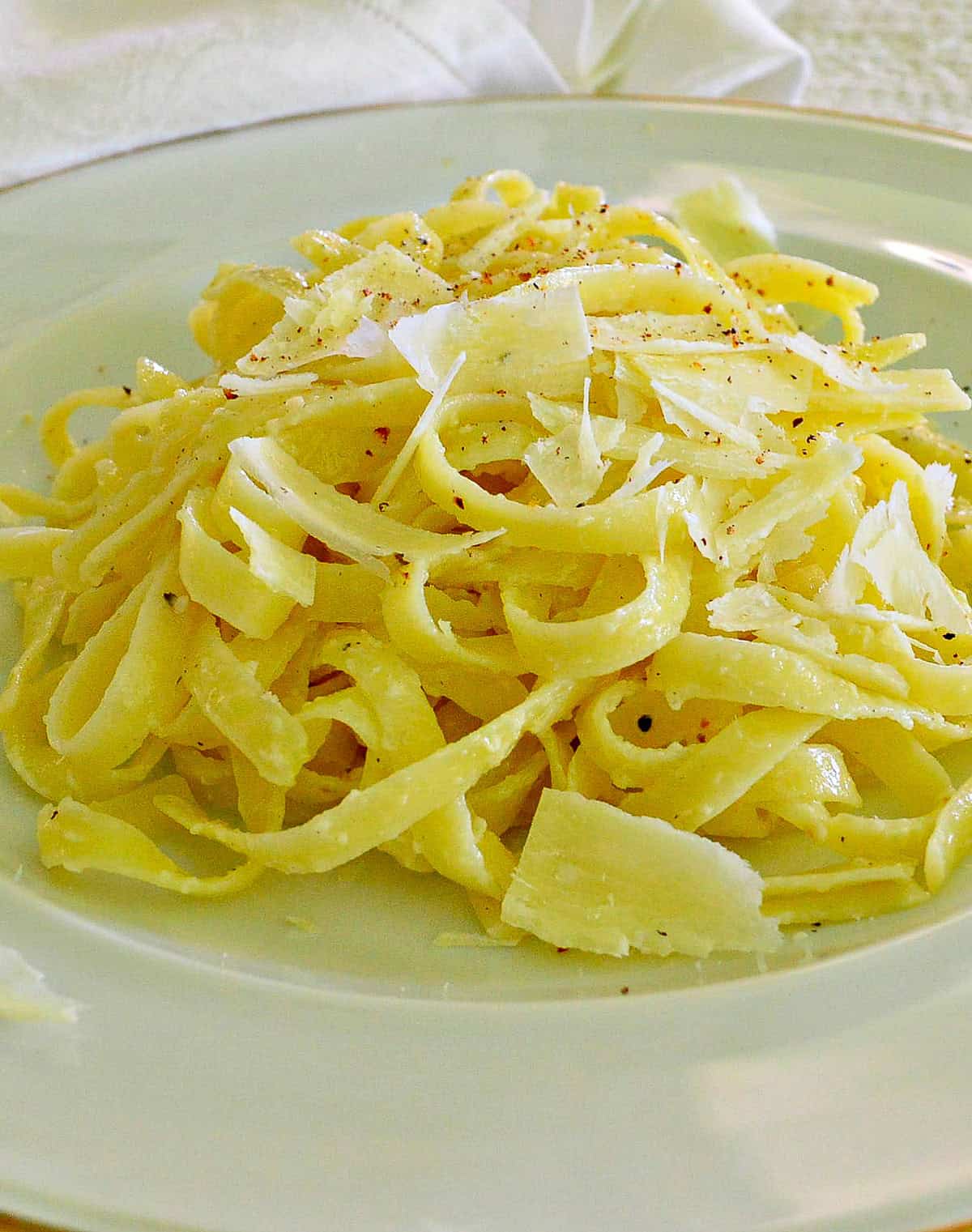 fettucine alfredo on round white plate