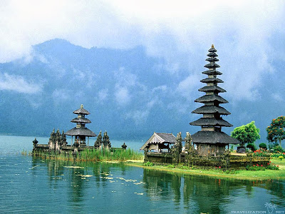 bratan temple bali wallpapers 2560x1920 1