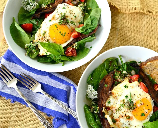 bacon and egg breakfast salad