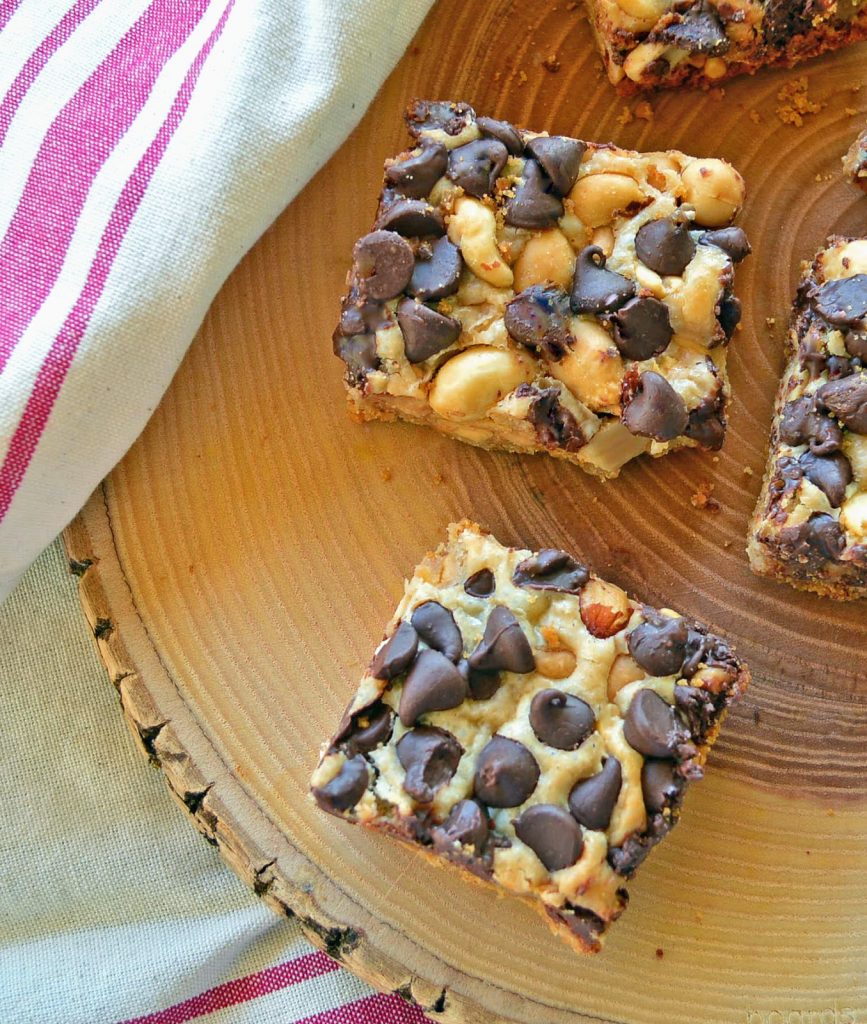 chocolate chips, cookie bars, peanuts, easy chocolate peanut bars