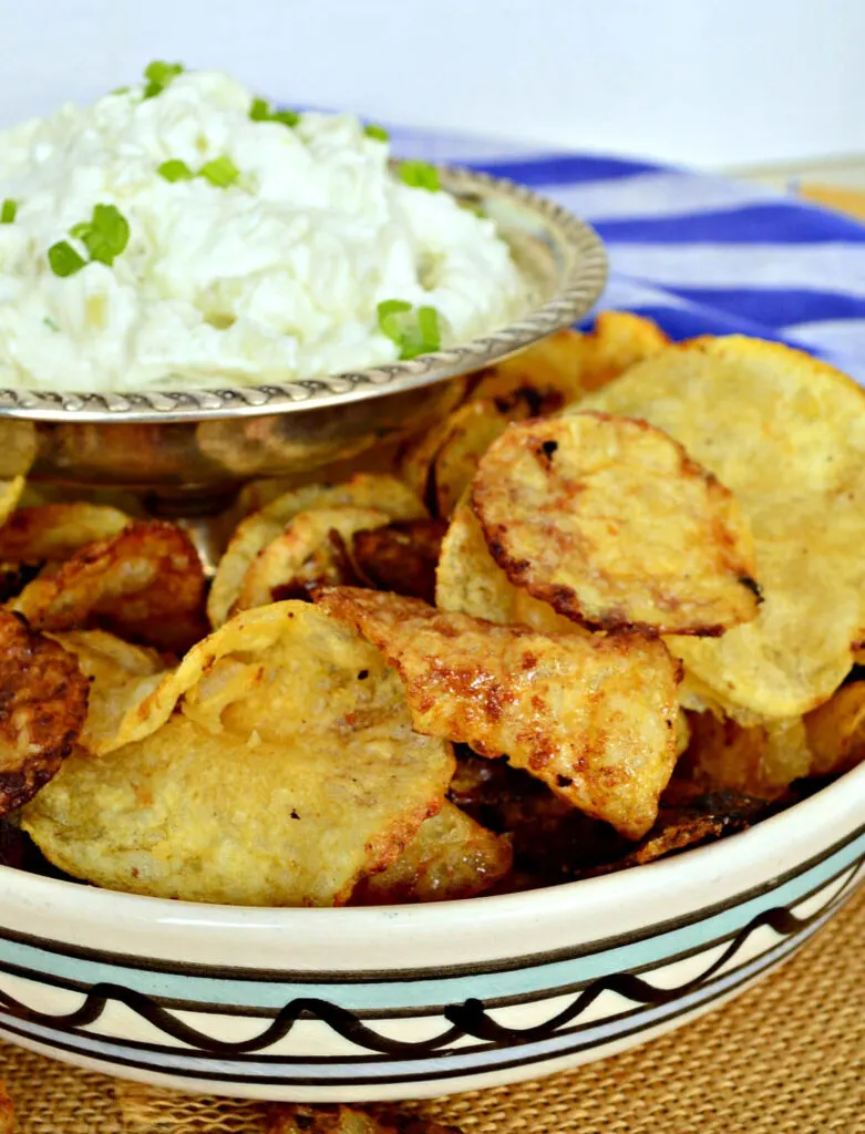 potato chips with onion dip