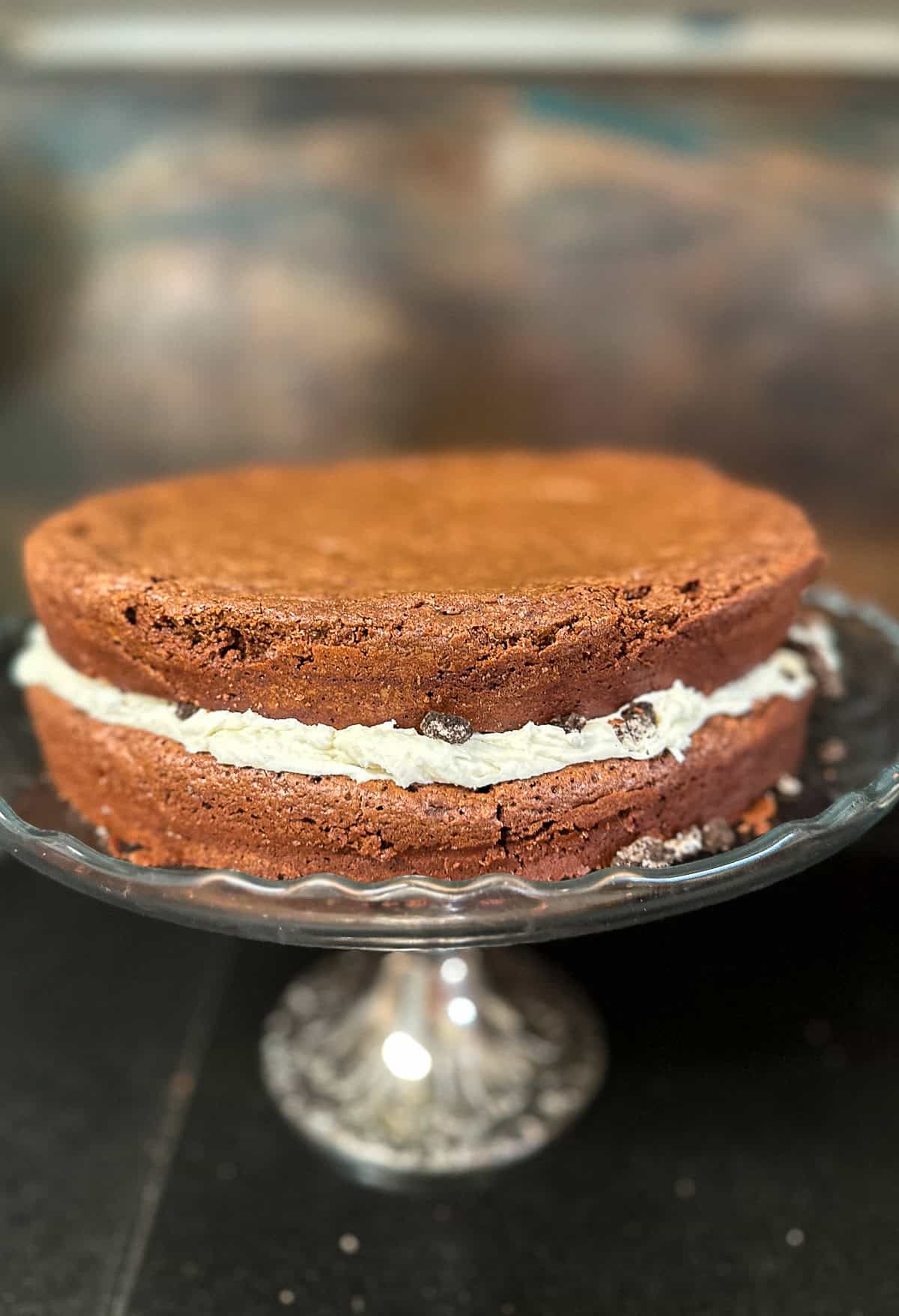 unfrosted oreo cake with filling