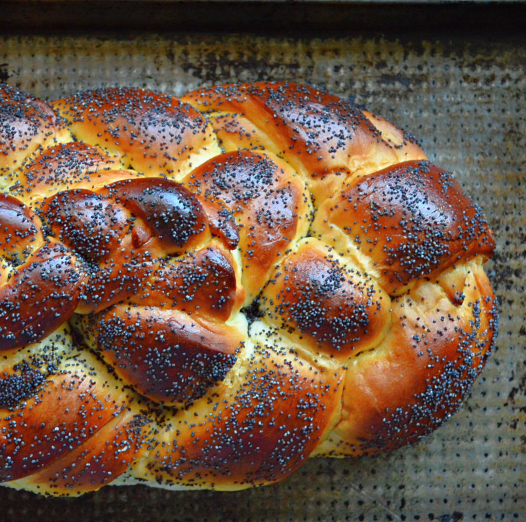 Challah with Poppy seeds