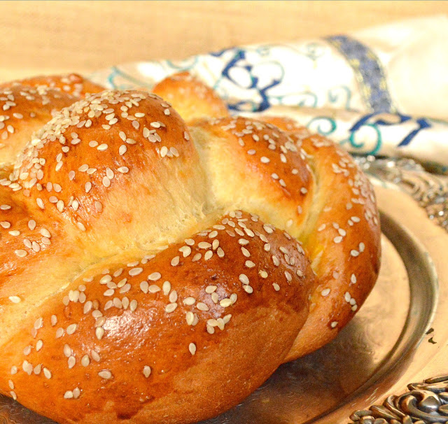 Round challah bread