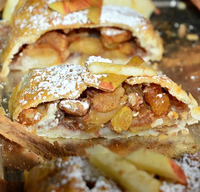 slice of apple strudel