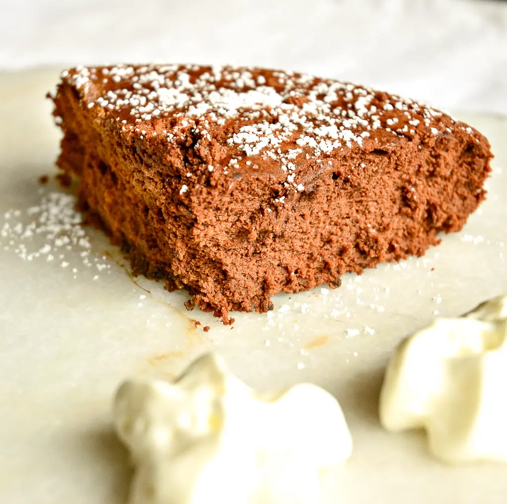 warm mousse chocolate cake