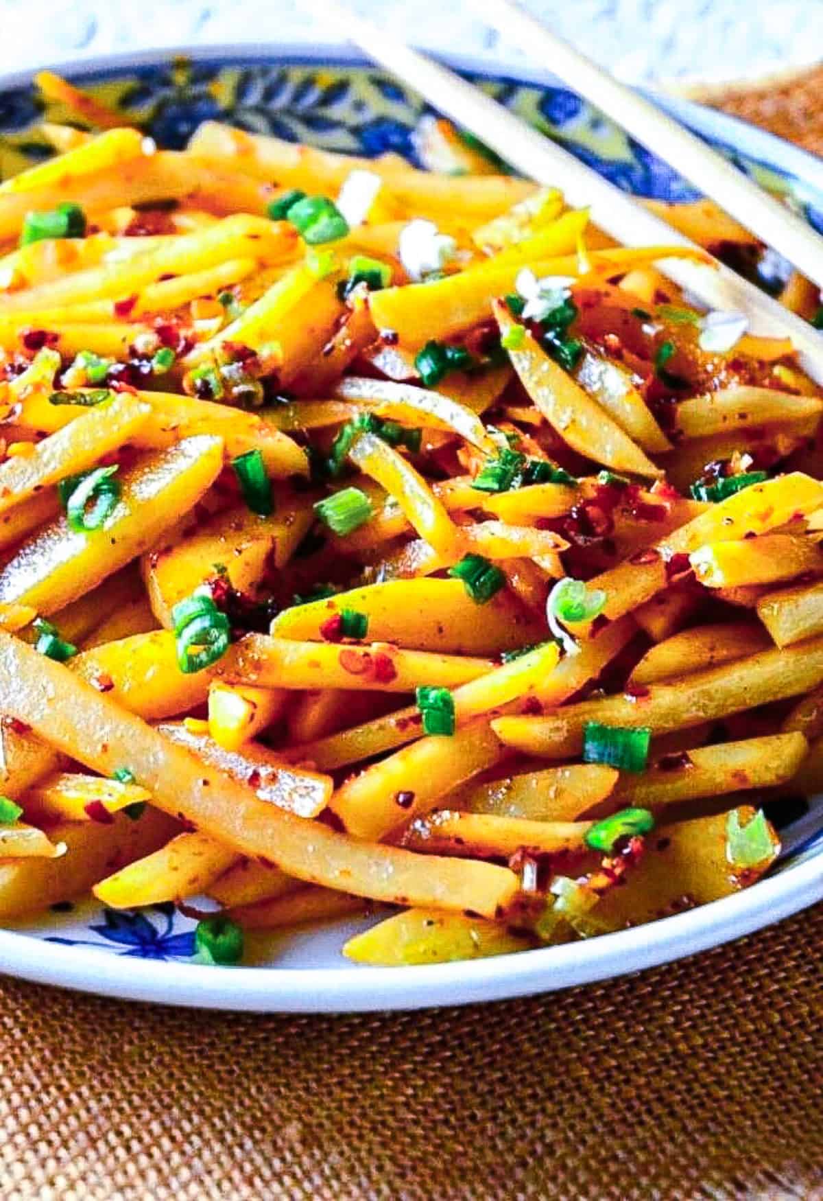 chinese shredded potatoes with chili