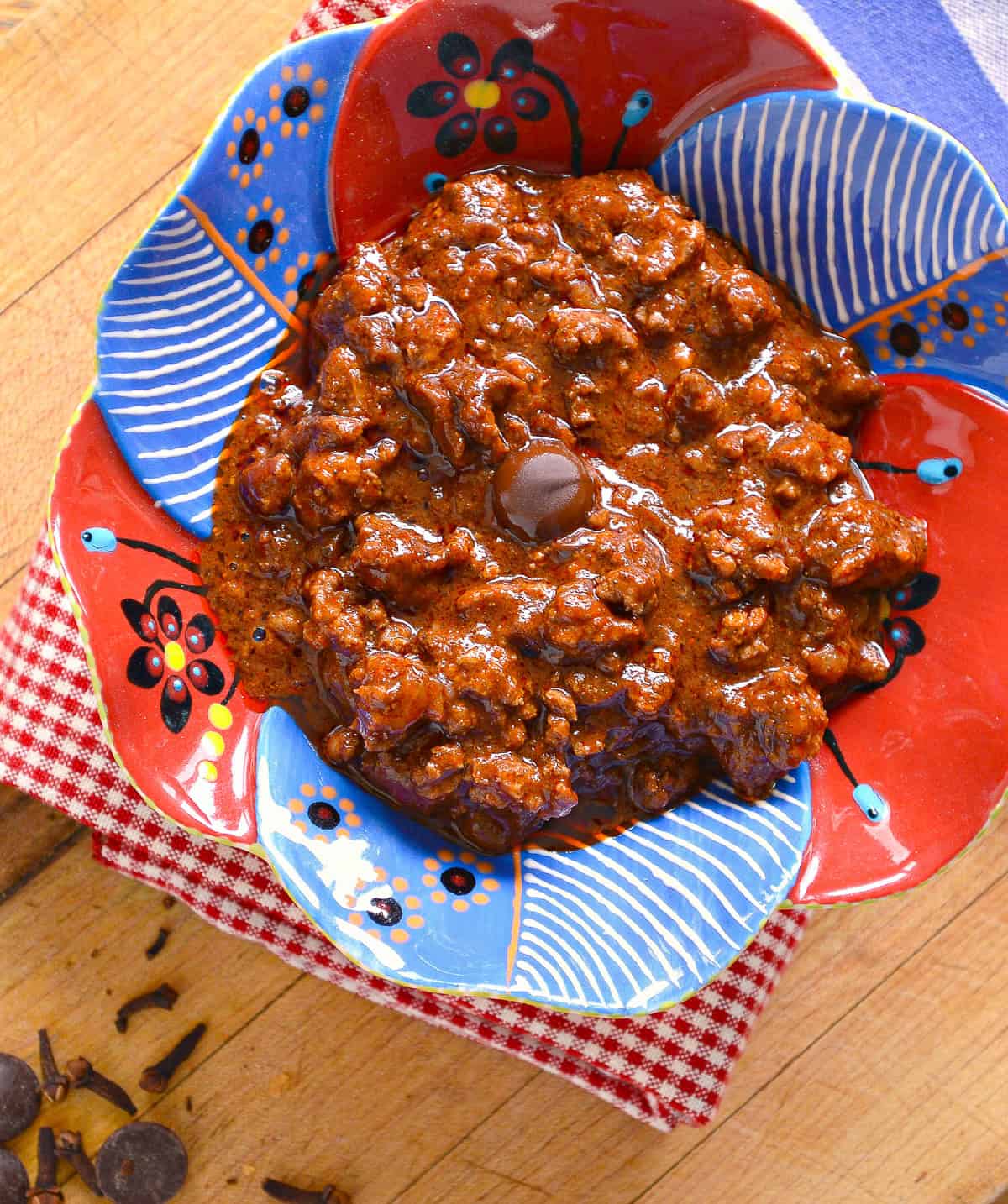 cincinnati chili in red and blue bowl