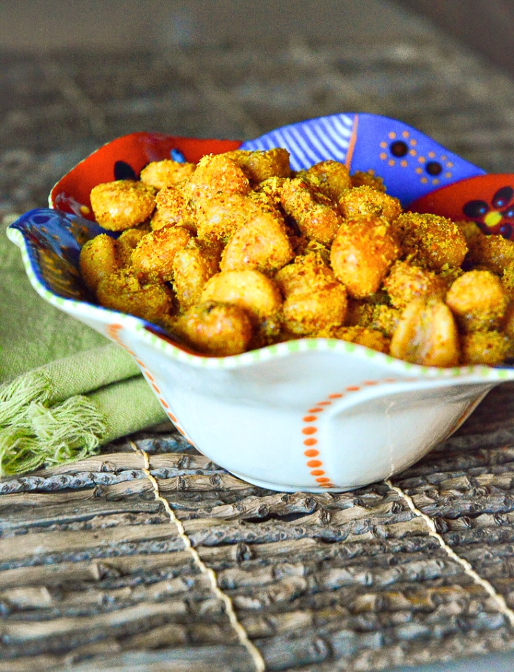 chili corn nuts in bowl on twig placemat