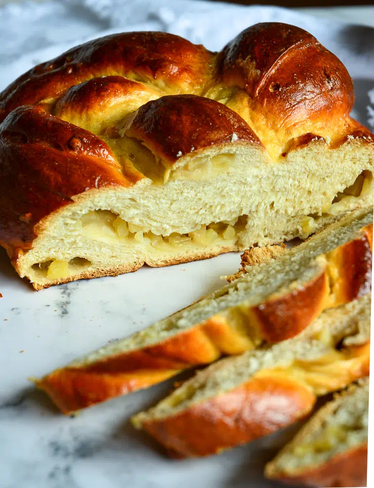 Apples and Honey Challah ROund