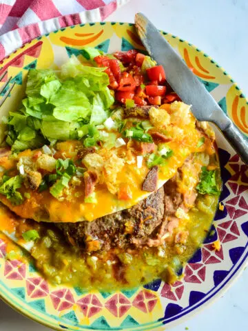 Mexican hampburger in tortilla with green chile