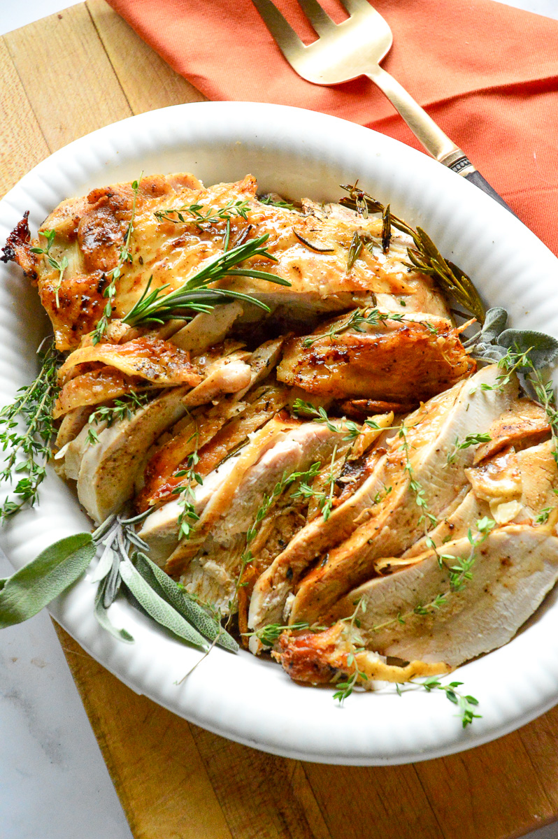 best way to cook turkey breast/white platter/serving fork
