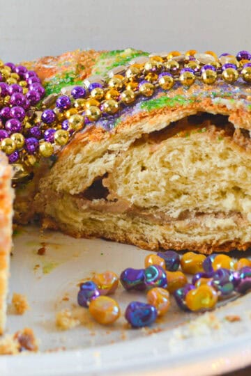 king cake with baby and beads