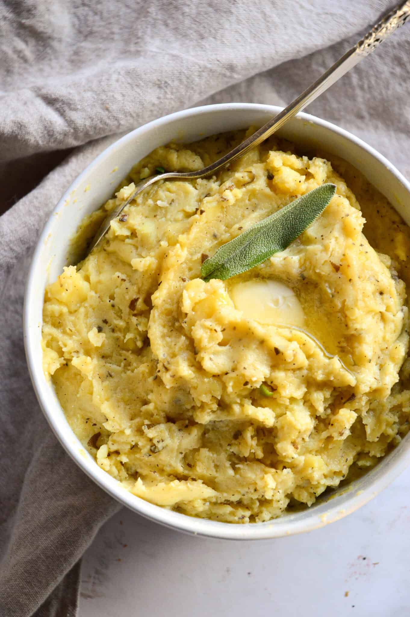 best Thanksgiving mashed potatoes and gravy recipe with mashed potatoes in white bow