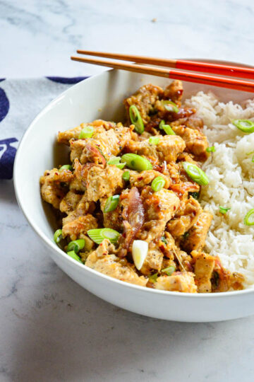 lemongrass chicken vietnamese recipe in serving bowl with rice.