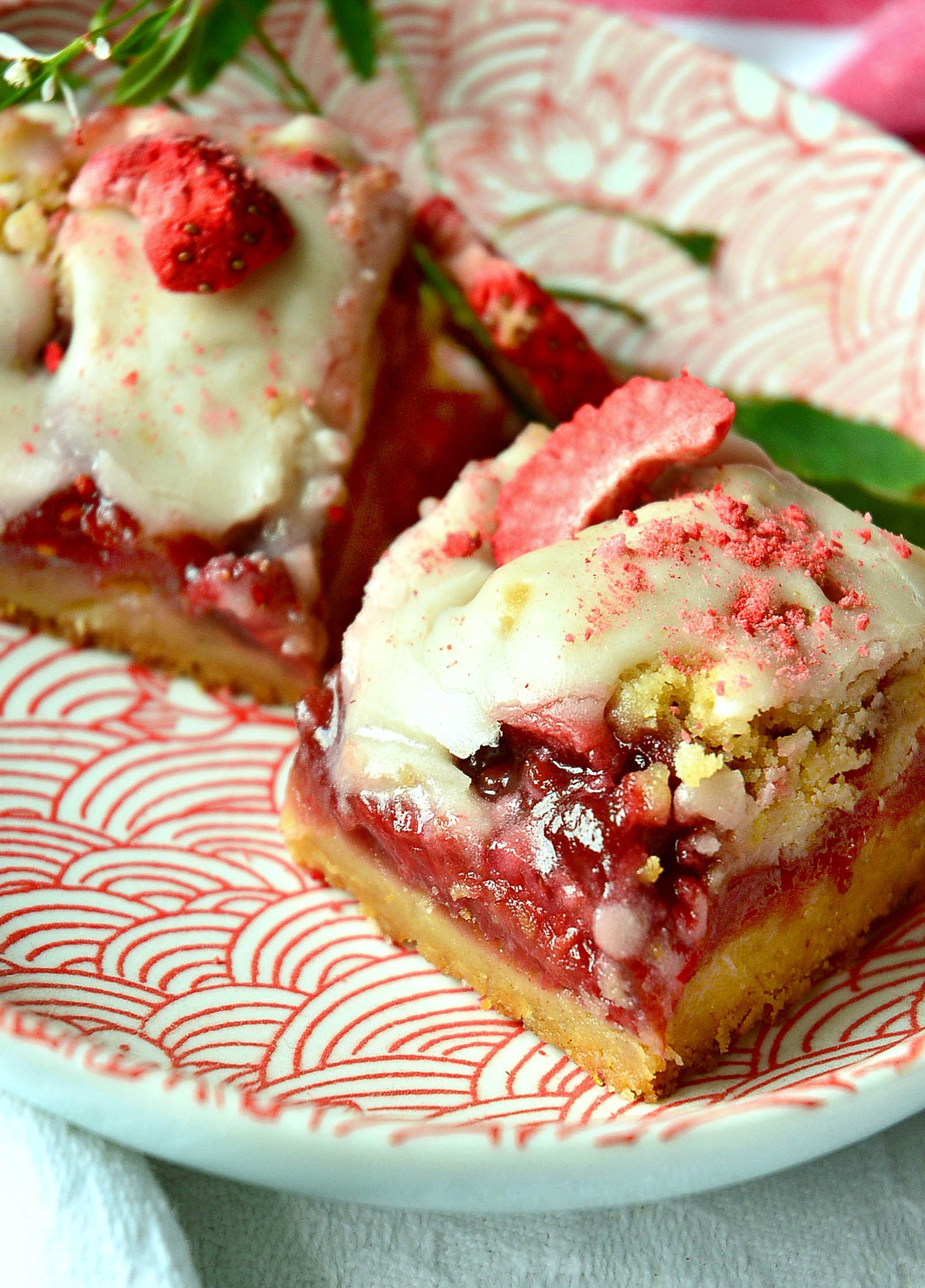 strawberry crumble bars on red and white asian plate