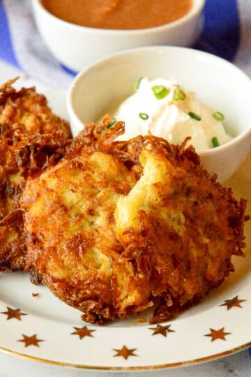 zabars potato latkes recipe in gold star plate with sour cream