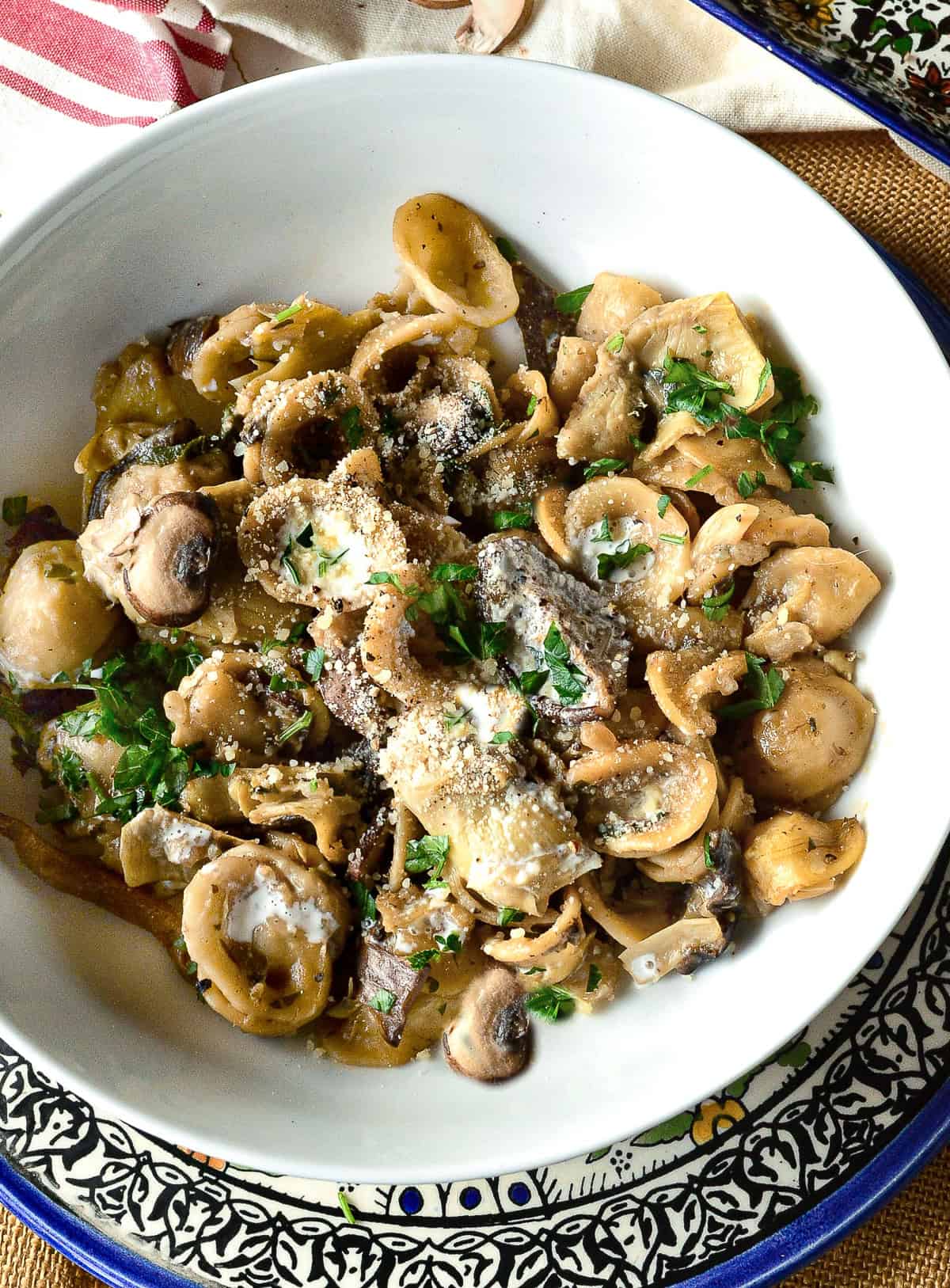 one pot pasta with artichokess, mushrooms and cheese